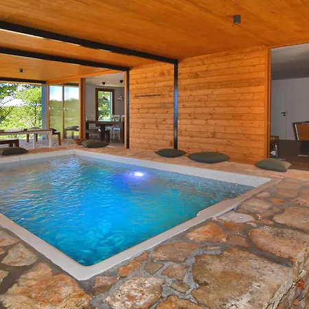 Awesome Home In Dragove With Wifi Holiday home